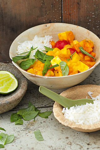 Kürbis-Kartoffel-Curry mit Tofu Kürbis-Kartoffel-Curry mit Tofu