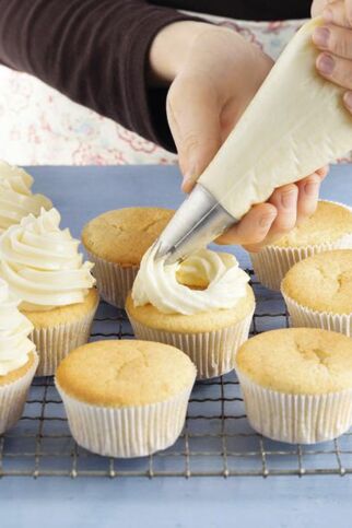 Swiss-Meringue-Buttercreme Swiss-Meringue-Buttercreme