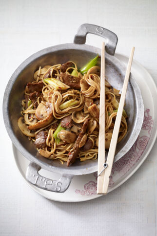 Nudeln mit Teriyaki-Rind Nudeln mit Teriyaki-Rind