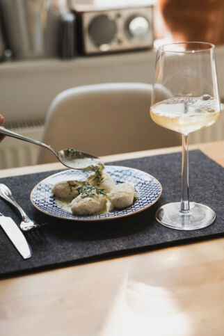 Zarte Hechtklößchen in Dillsauce Zarte Hechtklößchen in Dillsauce