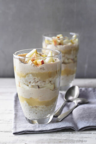 Quinoa-Parfaits mit Apfelmark und Erdnussmus Quinoa-Parfaits mit Apfelmark und Erdnussmus