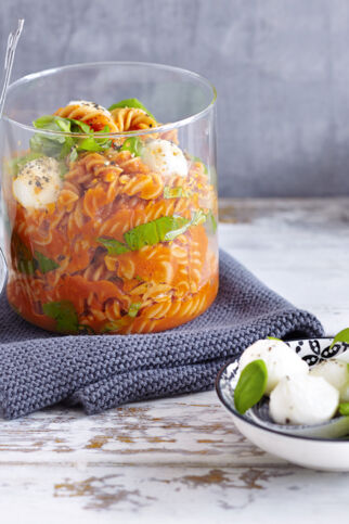 Nudeln mit Tomatensauce Nudeln mit Tomatensauce