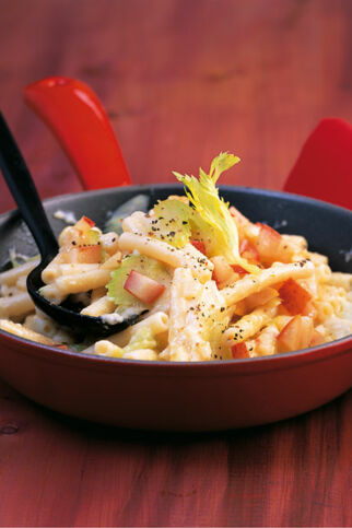 Maccaroni 'n cheese mit Staudensellerie und Birne Maccaroni 'n cheese mit Staudensellerie und Birne