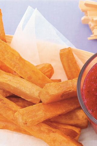 Süßkartoffel-Fritten mit Beerenketchup Süßkartoffel-Fritten mit Beerenketchup