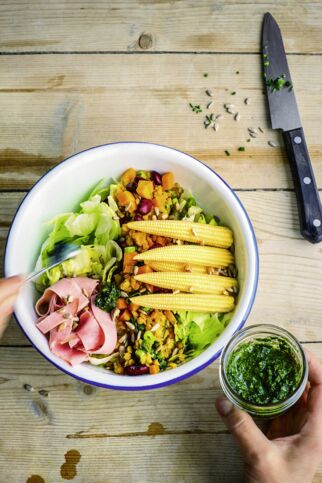 Linsen-Bowl mit Maiskölbchen und Schinken Linsen-Bowl mit Maiskölbchen und Schinken