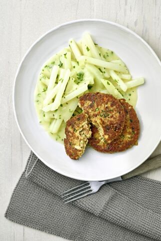 Walnuss-Tofu-Bratling mit Kohlrabigemüse Walnuss-Tofu-Bratling mit Kohlrabigemüse