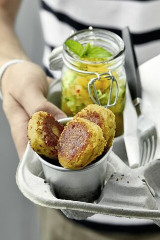 Linsen-Mini-Buletten mit Paprikasalat Linsen-Mini-Buletten mit Paprikasalat