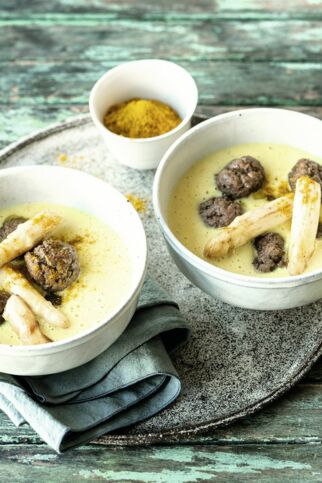 Spargel-Curry-Suppe mit Hackbällchen Spargel-Curry-Suppe mit Hackbällchen