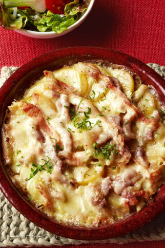 Kartoffelgratin mit Munster Käse und Blattsalat Kartoffelgratin mit Munster Käse und Blattsalat
