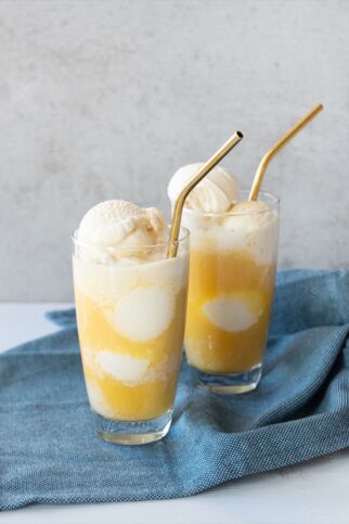 2 Gläser Sanfter Engel Cocktail aus Orangensaft und Vanilleeis Sanfter Engel