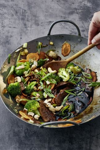 Gemüse-Wok mit gehobeltem Tofu Gemüse-Wok mit gehobeltem Tofu