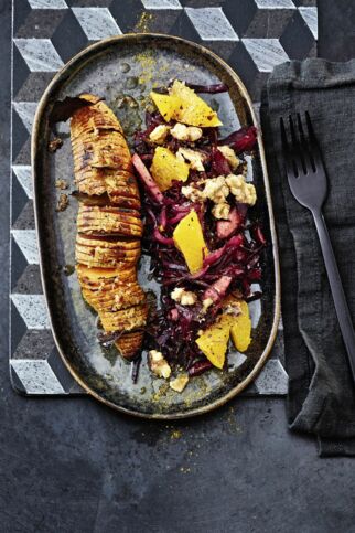 Fächer-Süsskartoffel mit
Rotkohl-Orangen-Salat Fächer-Süsskartoffel mit
Rotkohl-Orangen-Salat