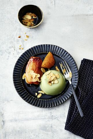 Matcha-Pannacotta mit
gebackenen Quitten Matcha-Pannacotta mit
gebackenen Quitten