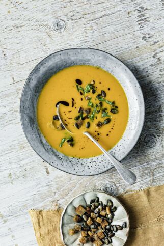 Kürbis-Kokos-Suppe mit Croûtons Kürbis-Kokos-Suppe mit Croûtons