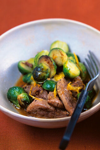 Pfannengerührte Entenbrust mit Rosenkohl Pfannengerührte Entenbrust mit Rosenkohl