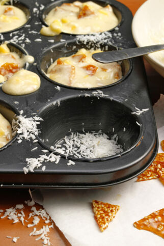 Kokos-Muffins mit Sesam und Mango Kokos-Muffins mit Sesam und Mango