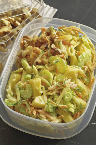 Gemüsesalat mit Ananas Gemüsesalat mit Ananas