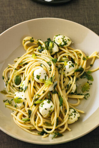 Nudeln mit Kräuter-Vinaigrette Nudeln mit Kräuter-Vinaigrette