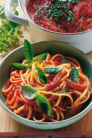 Nudeln mit Tomatensugo Nudeln mit Tomatensugo