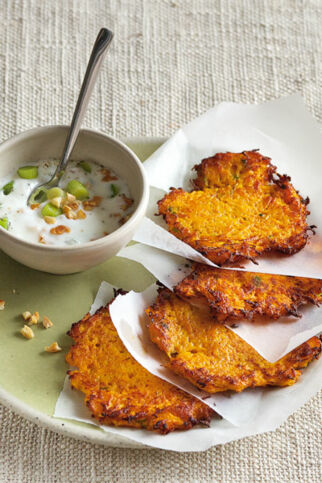 Möhrenpuffer mit Nussjoghurt Möhrenpuffer mit Nussjoghurt
