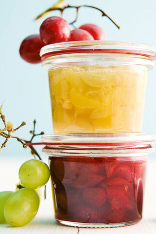 Helles und Dunkles Traubenkompott Helles und Dunkles Traubenkompott