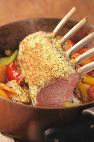 Gratiniertes Lammkarree mit Schmorgemüse Gratiniertes Lammkarree mit Schmorgemüse