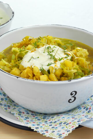 Linsensuppe mit Lauch und Apfel Linsensuppe mit Lauch und Apfel