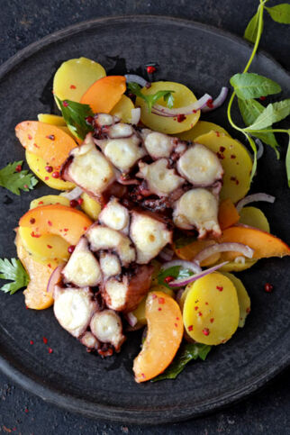 Gebratener Oktopus mit Sommerkartoffelsalat Gebratener Oktopus mit Sommerkartoffelsalat