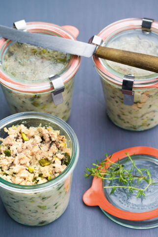 Kräuter-Kochwurst im Glas mit Pistazien Kräuter-Kochwurst im Glas mit Pistazien