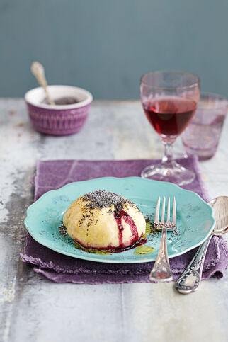 Mini-Germknödel mit Heidelbeeren Mini-Germknödel mit Heidelbeeren