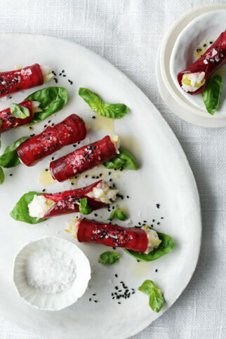 Getrüffelte Rote-Bete-Röllchen mit Meerrettichreisfüllung Getrüffelte Rote-Bete-Röllchen mit Meerrettichreisfüllung