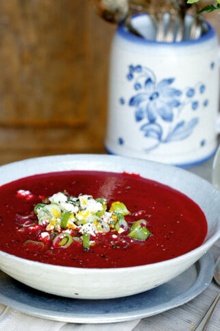 Rote-Bete-Suppe mit Schafskäse-Gremolata Rote-Bete-Suppe mit Schafskäse-Gremolata