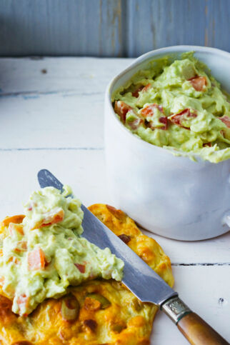 Avocadodip mit Eiweißbrot Avocadodip mit Eiweißbrot