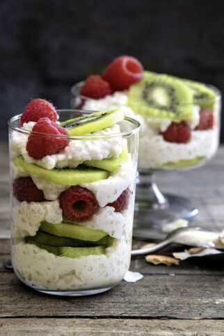 Kokos-Tapioka-Schichtdessert Kokos-Tapioka-Schichtdessert