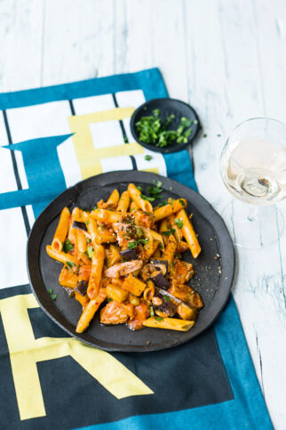 Penne mit Aubergine und Thunfisch Penne mit Aubergine und Thunfisch