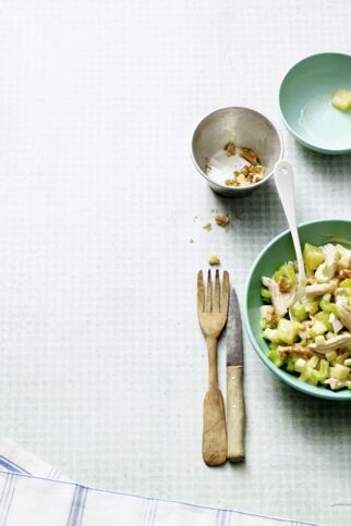 Apfel-Sellerie-Salat mit Huhn Apfel-Sellerie-Salat mit Huhn