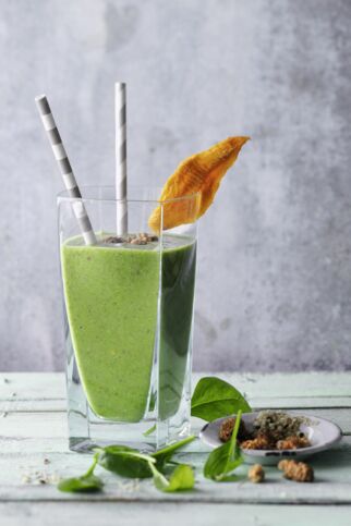 Fitness-Smoothie mit Chia, Hanf und Spinat Fitness-Smoothie mit Chia, Hanf und Spinat
