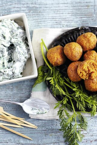 Möhrenbällchen mit Spinat-Dip Möhrenbällchen mit Spinat-Dip