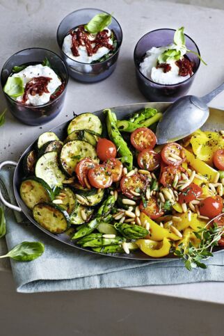 Gemüse aus dem Ofen mit Ziegenkäse-Trifle Gemüse aus dem Ofen mit Ziegenkäse-Trifle