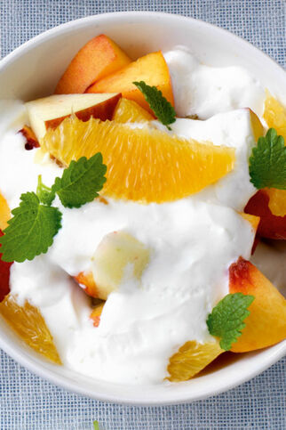 Bunter Obstsalat mit Quarkcreme Bunter Obstsalat mit Quarkcreme
