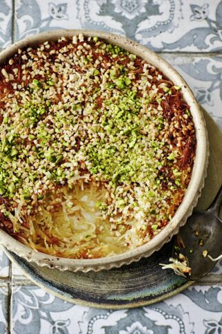 Süße überbackene Teigfäden Süße überbackene Teigfäden