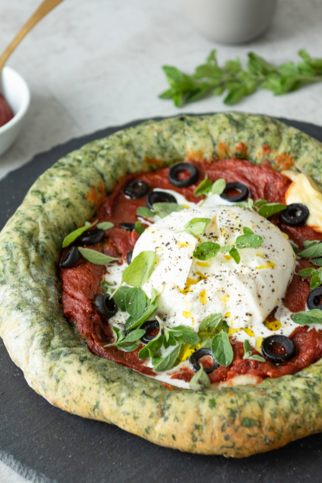 Protein Pizzateig mit Spinat und Burrata Protein Pizzateig