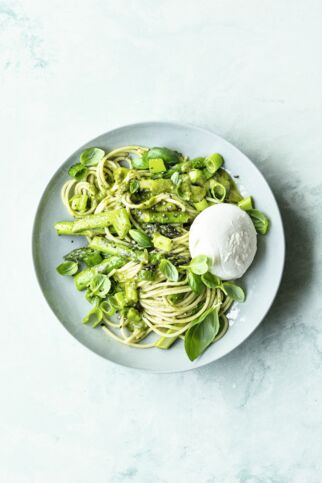 Grüne Spargel-Pasta mit Kräuteröl Grüne Spargel-Pasta mit Kräuteröl