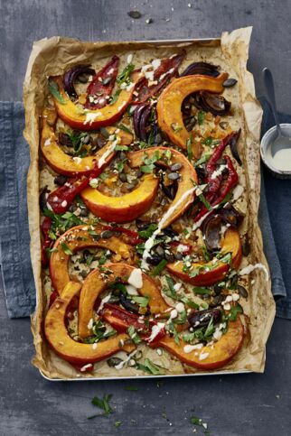 Kürbis vom Blech mit Tahinisauce Kürbis vom Blech mit Tahinisauce