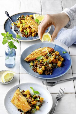 Linsengemüse mit knusprigem Fischfilet Linsengemüse mit knusprigem Fischfilet