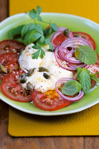 Tomatensalat mit gegrilltem Schafkäse Tomatensalat mit gegrilltem Schafkäse