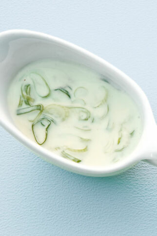 Salatdressing mit Frühlingszwiebeln Salatdressing mit Frühlingszwiebeln