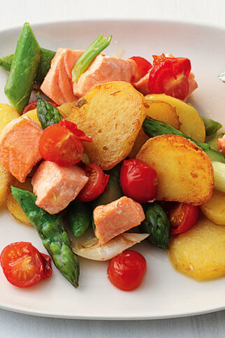 Kartoffelpfanne mit Lachs und Spargel Kartoffelpfanne mit Lachs und Spargel