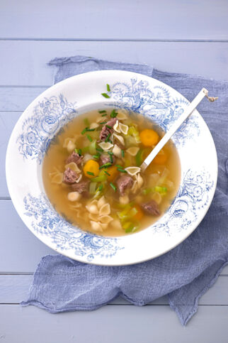 Rindfleisch-Nudelsuppe Rindfleisch-Nudelsuppe