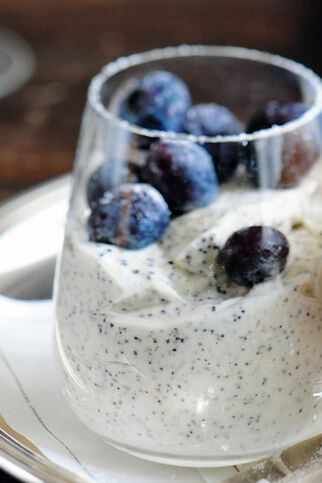 Mohncreme mit Heidelbeeren Mohncreme mit Heidelbeeren